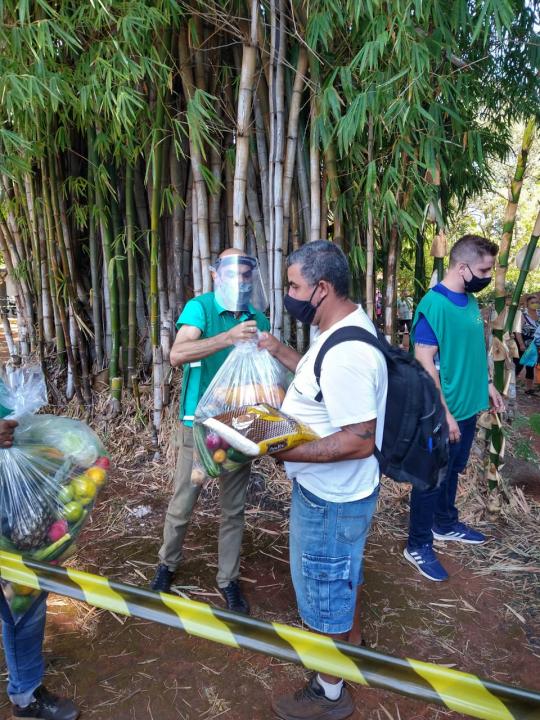Foto 12 de 14 — AGORA: Distribuição de alimentos começa na Ceagesp para reduzir filas